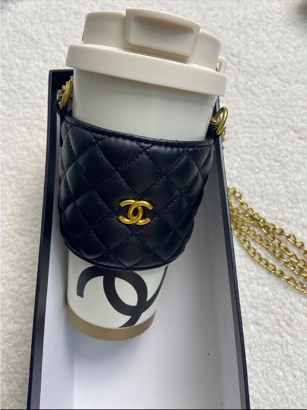 Limited Edition Beaute GWP/ VIP Tumbler w/Quilted
Crossbody Holder NWB - Picture 2 of 16